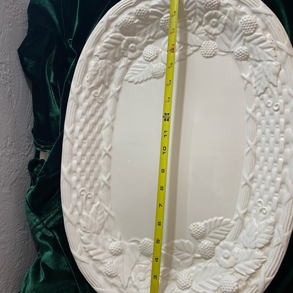 Large 20”x 14” White Stoneware Fruit Basket Serving Plater - Picture 7 of 16